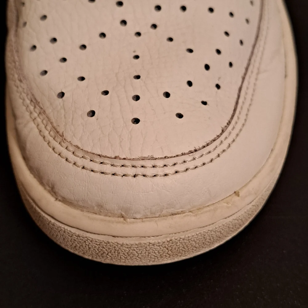 Women's Nike Court sneakers GUC